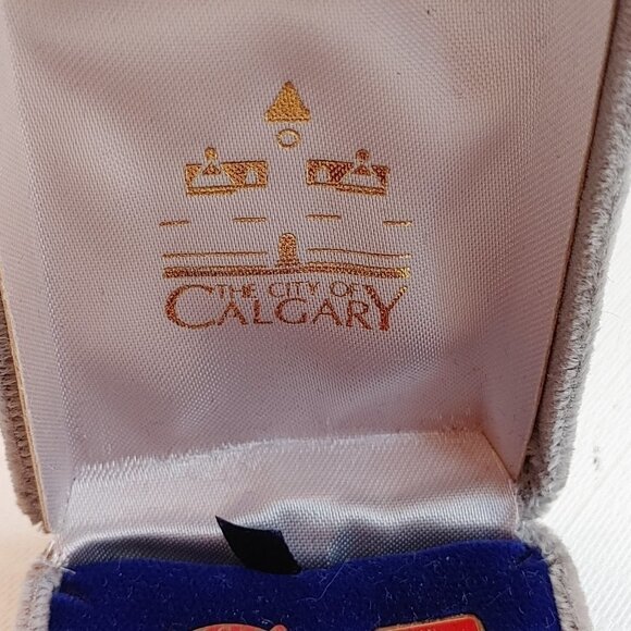 VINTAGE 1988 Calgary Olympic Games HOST CITY PIN SET of 3 - Picture 2 of 3